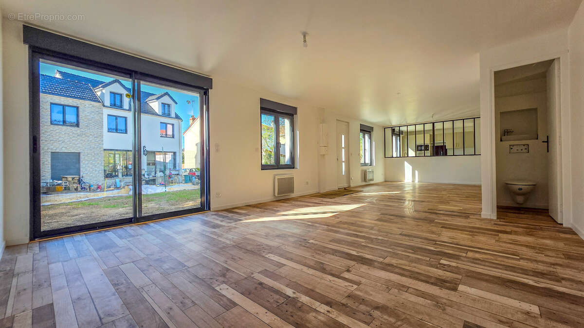 Maison à SARTROUVILLE