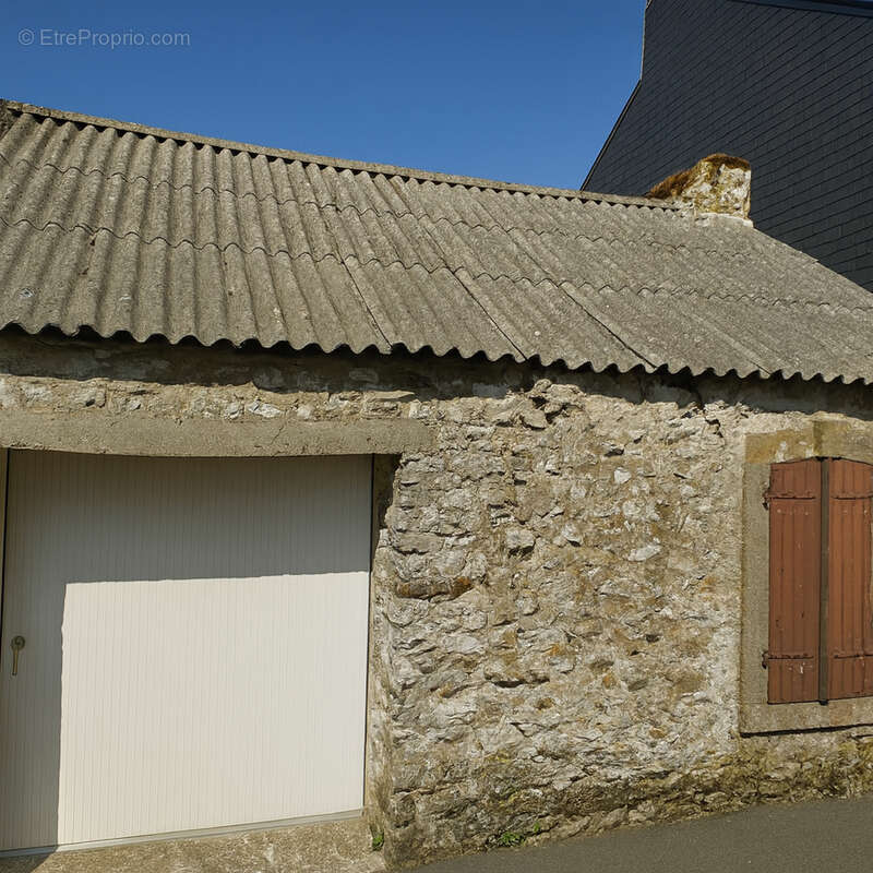 Parking à PLOMODIERN