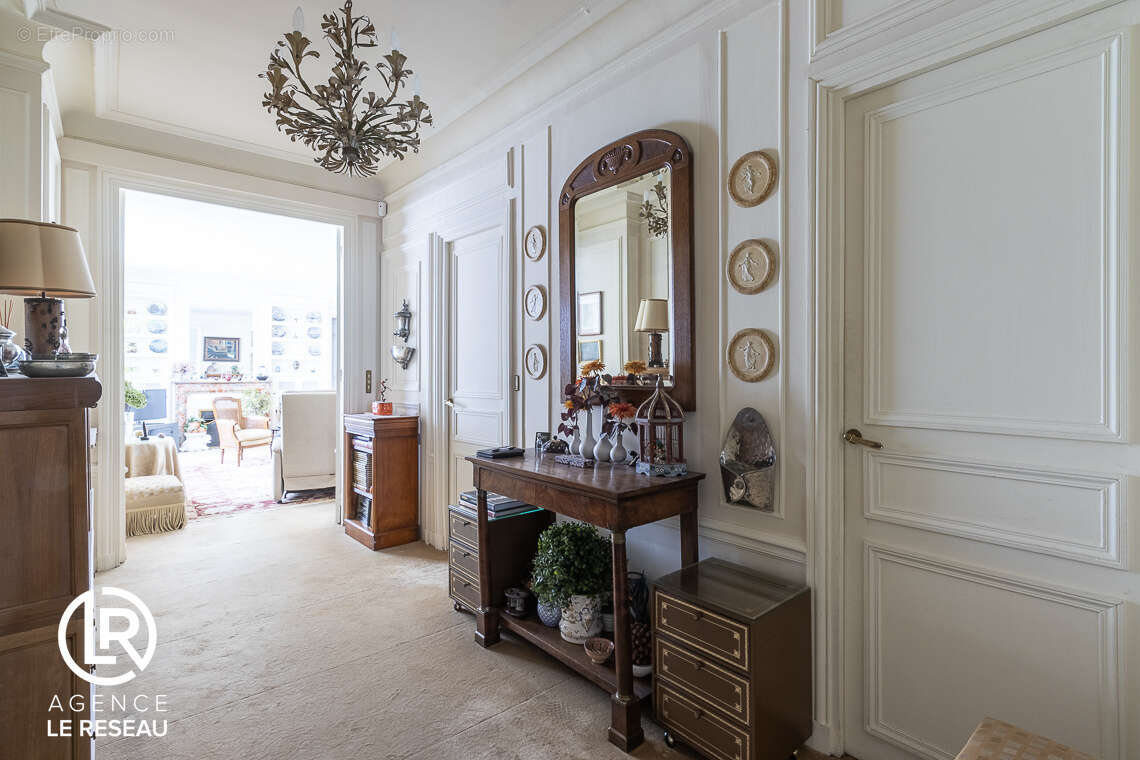 Appartement à PARIS-8E