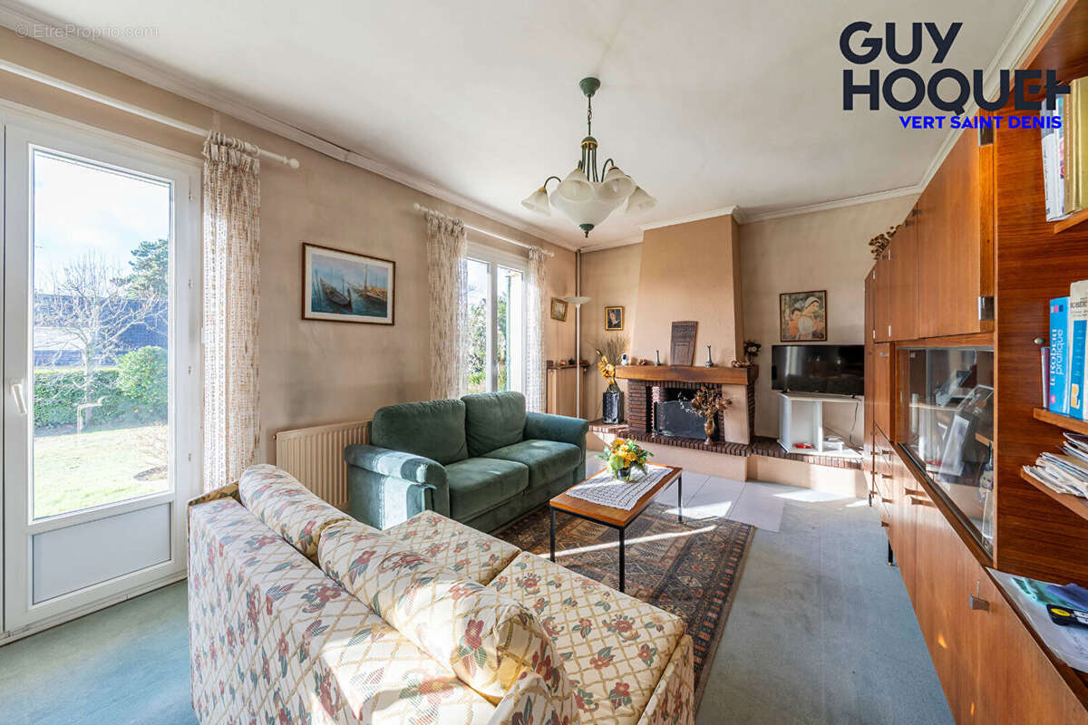 Maison à VERT-SAINT-DENIS