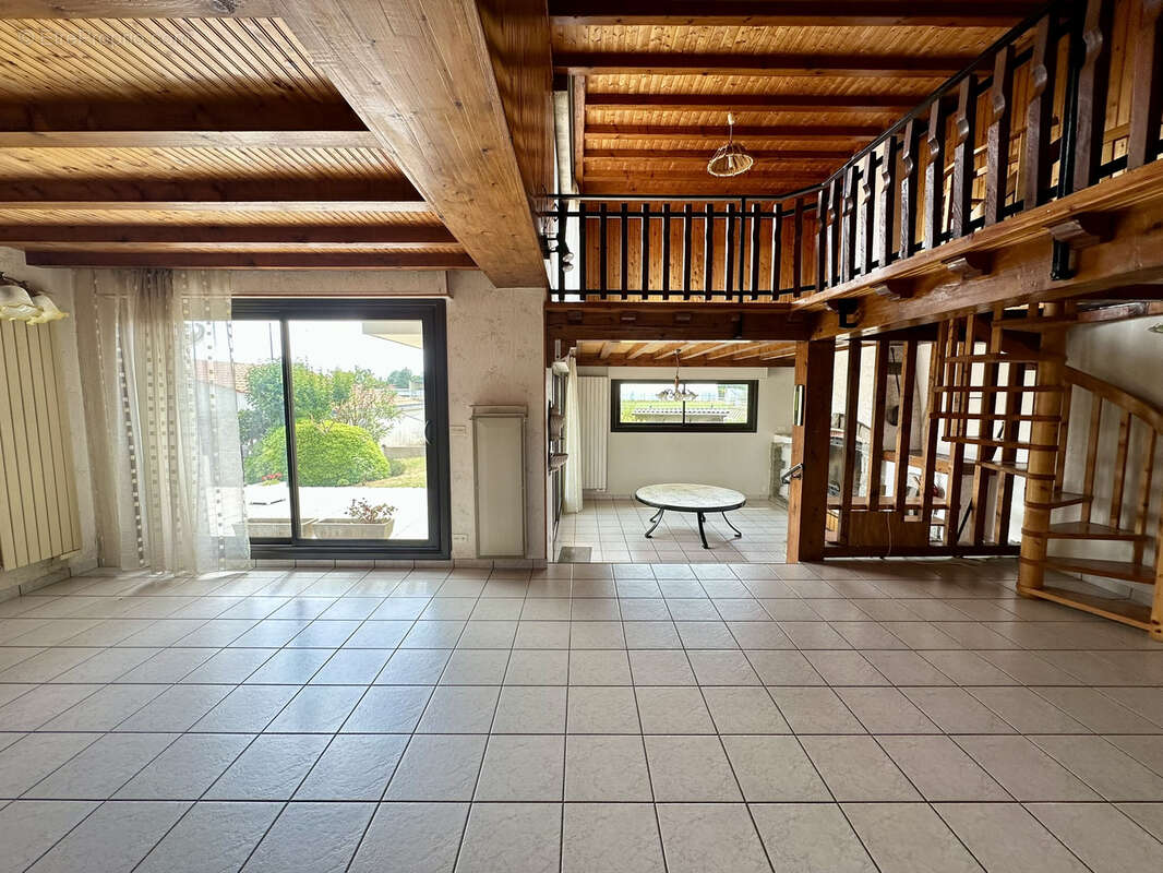 Maison à COMMEQUIERS