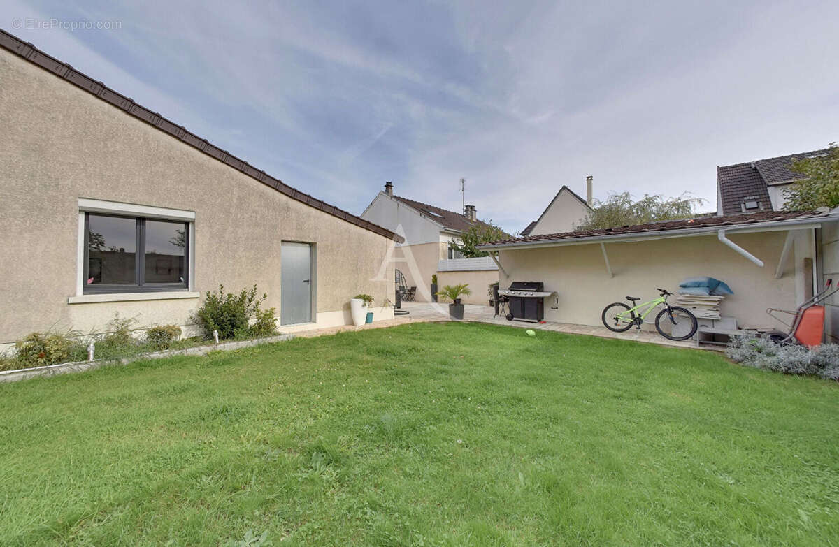 Maison à OZOIR-LA-FERRIERE