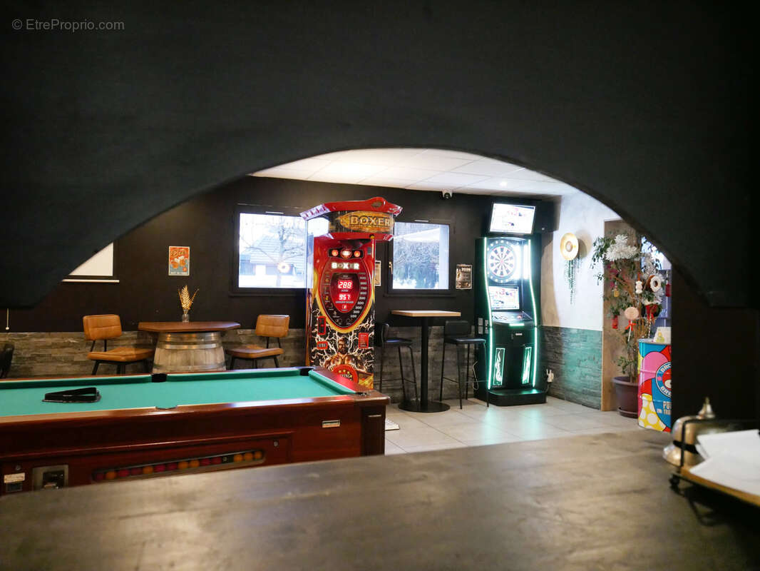 Commerce à VILLY-LE-PELLOUX