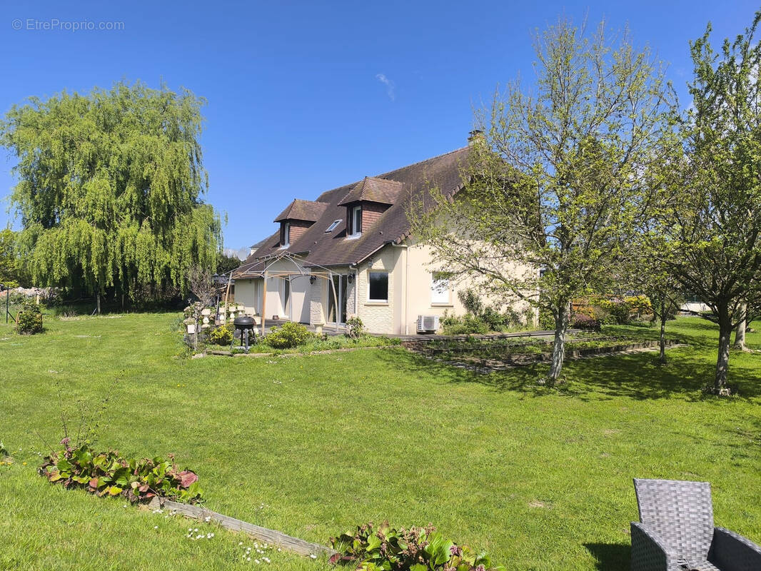 Maison à BONNEVILLE-SUR-TOUQUES