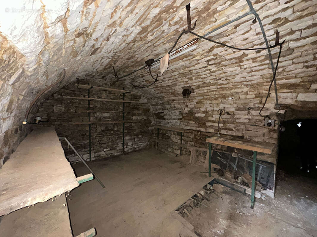 Maison à MONTIGNY-MORNAY-VILLENEUVE-SUR-VINGEANNE