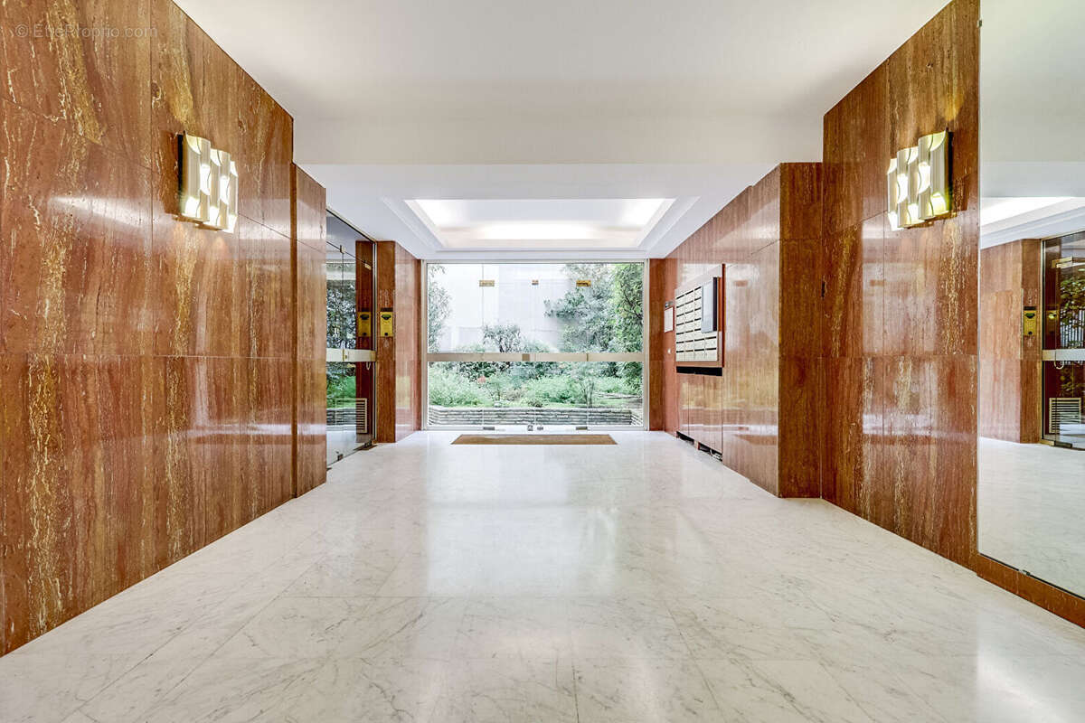 Commerce à PARIS-16E