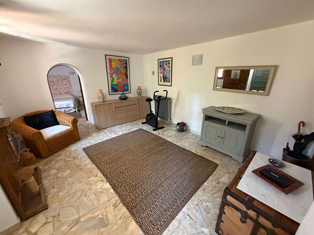 Le Broc : Maison de village 5 Pièces avec dépendance et jardin - photo 12