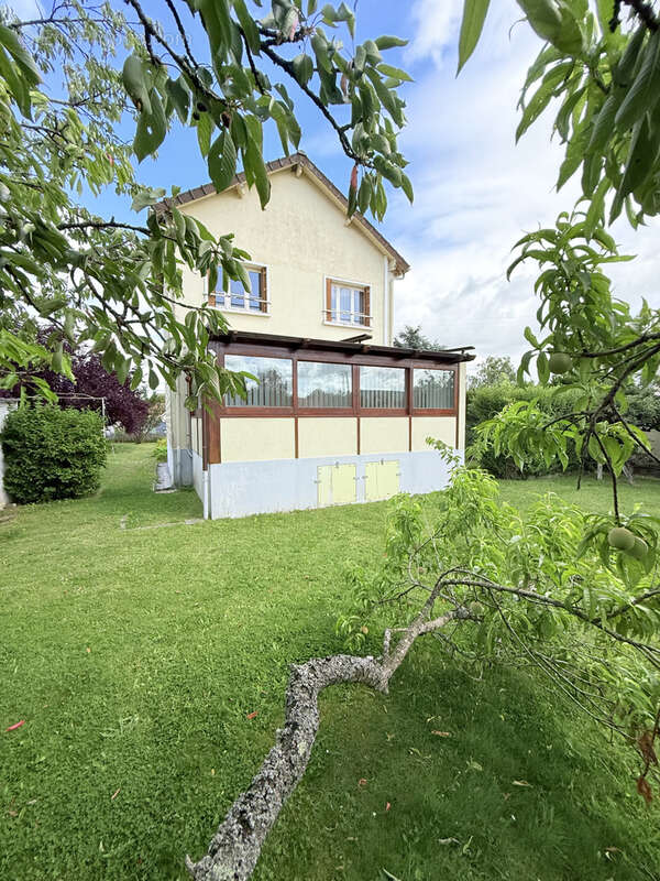 Maison à LA QUEUE-LES-YVELINES