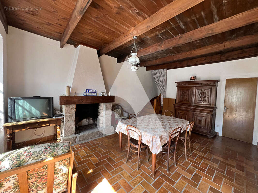 Maison à MARCOLS-LES-EAUX