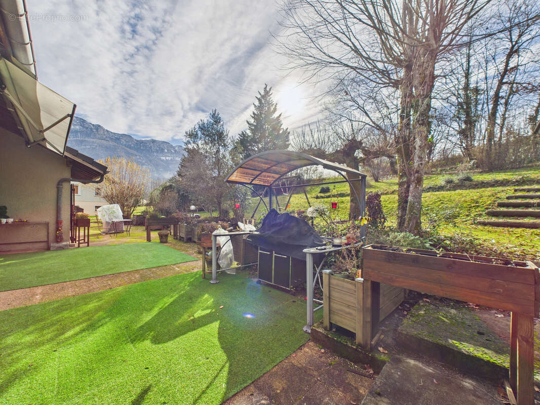 MOUXY - Maison traditionnelle 188m2 - terrain constructible  1875m2- vue dégagée au calme - photo 18