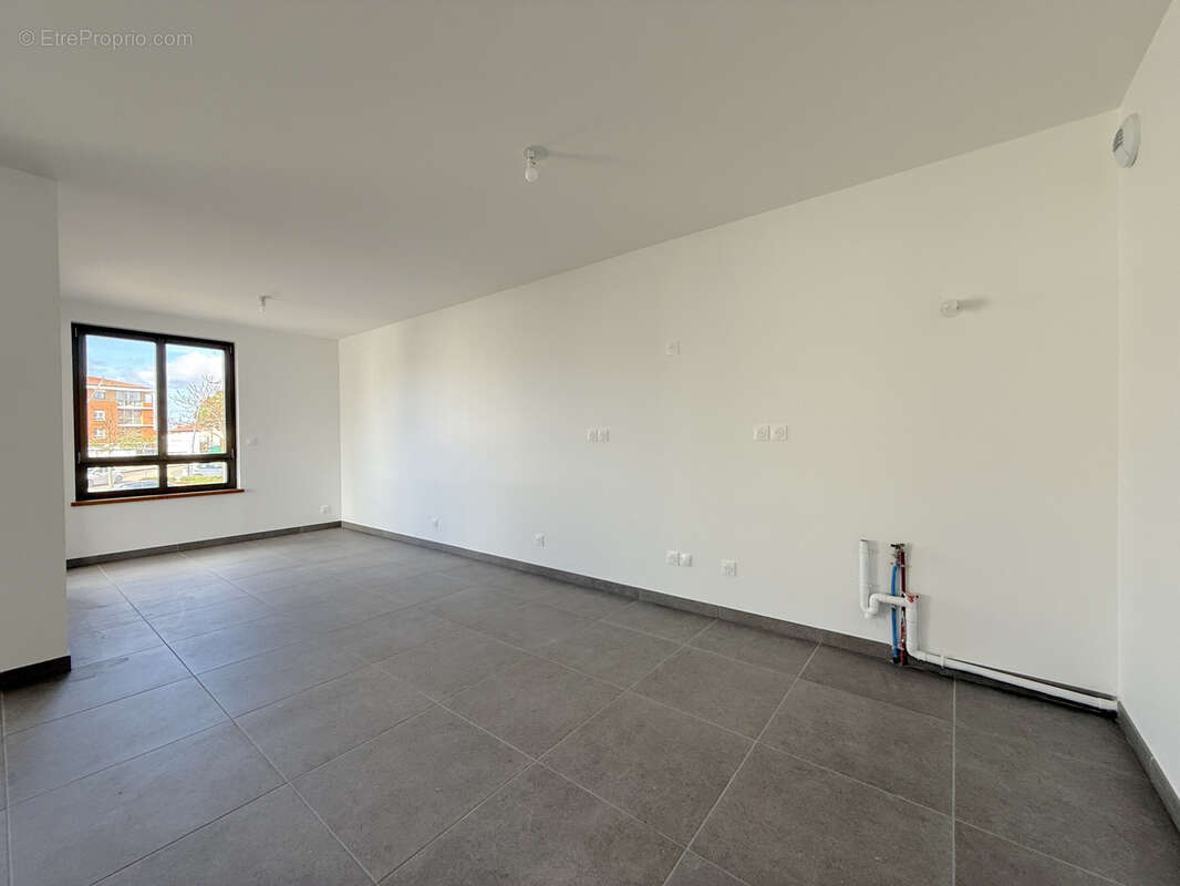 Appartement à LA TOUR-DE-SALVAGNY