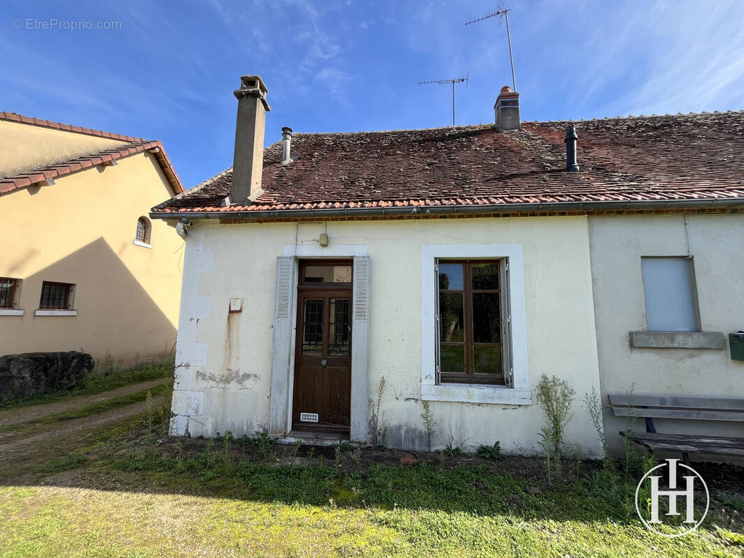 Maison à SAINT-BONNET-TRONCAIS