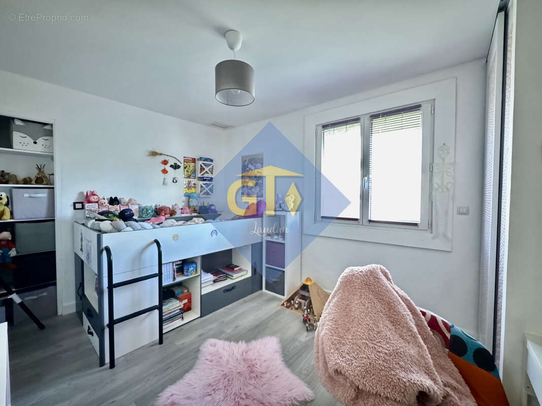 Maison à LAUDUN-L'ARDOISE