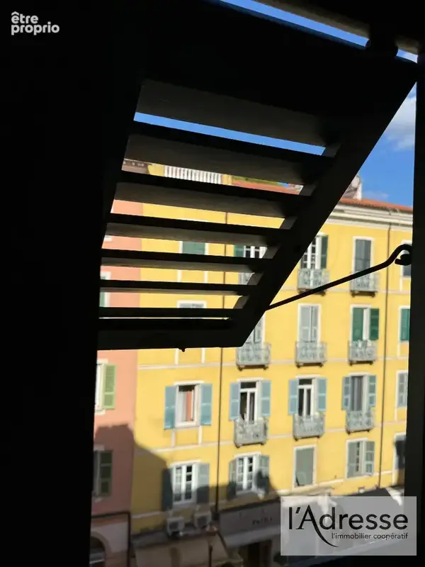 Appartement de caractère - deux pièces - prestations de qualité - centre ville - photo 2