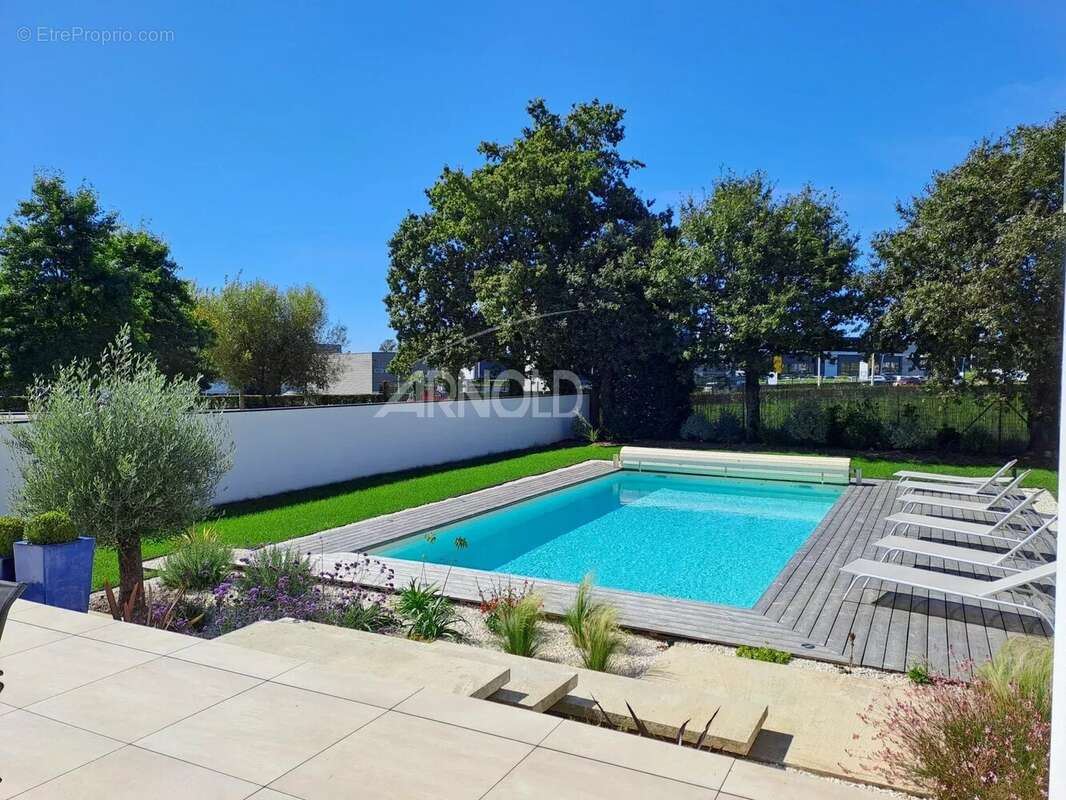 Villa  contemporaine  de  standing  avec  piscine - photo 2