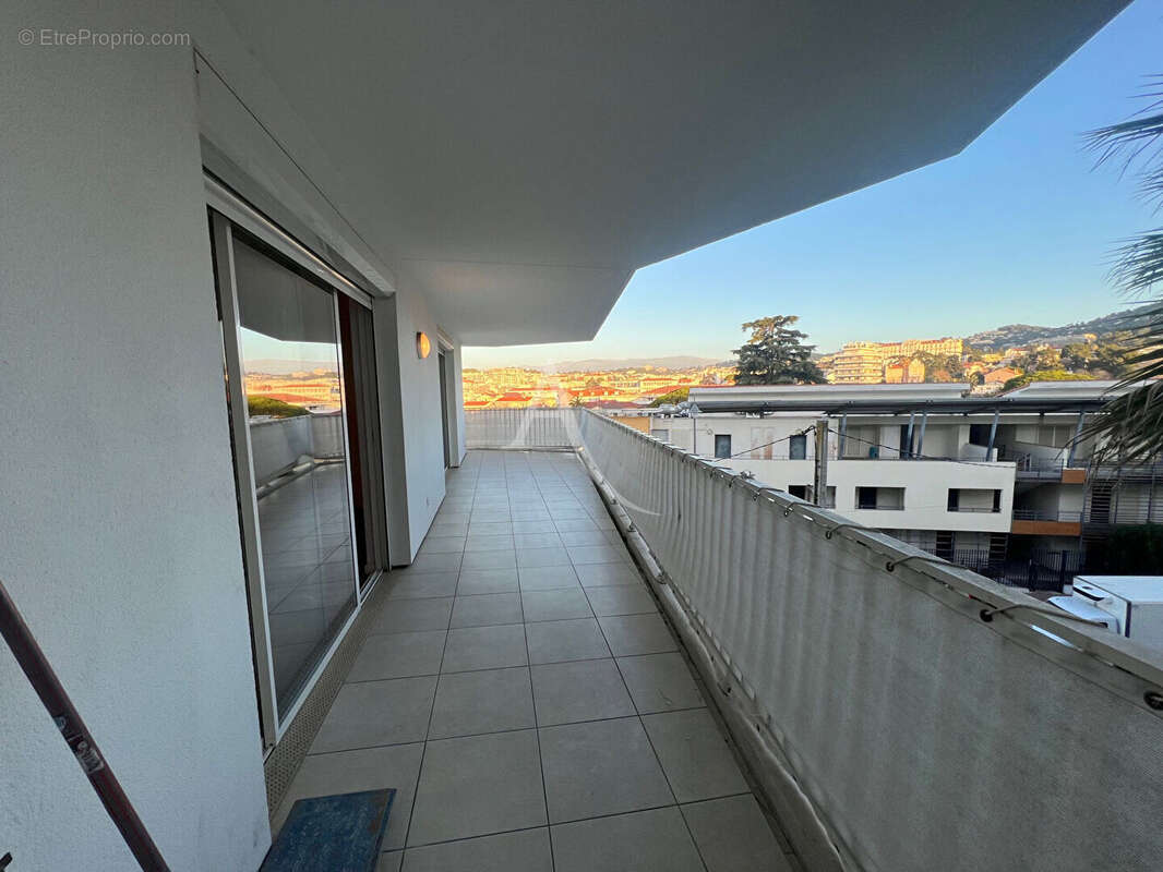 Grand duplex en étage à seulement 5 minutes à pied de la rue d'Antibes - photo 2