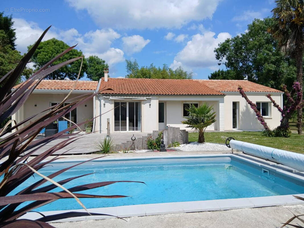 Maison à SAINT-HIPPOLYTE