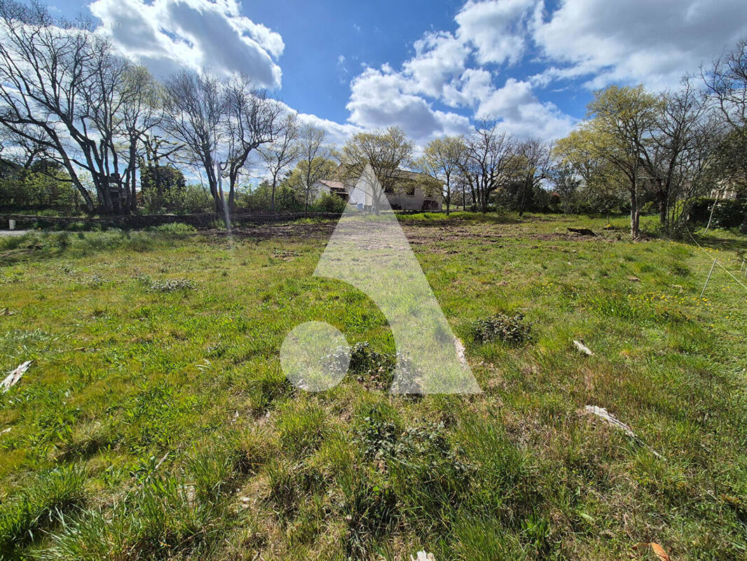 Terrain à LACHAPELLE-SOUS-AUBENAS