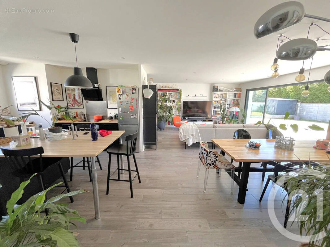 Maison à PINS-JUSTARET