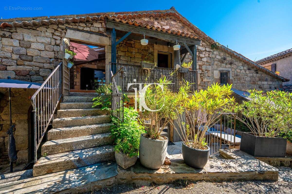 Maison à LABLACHERE