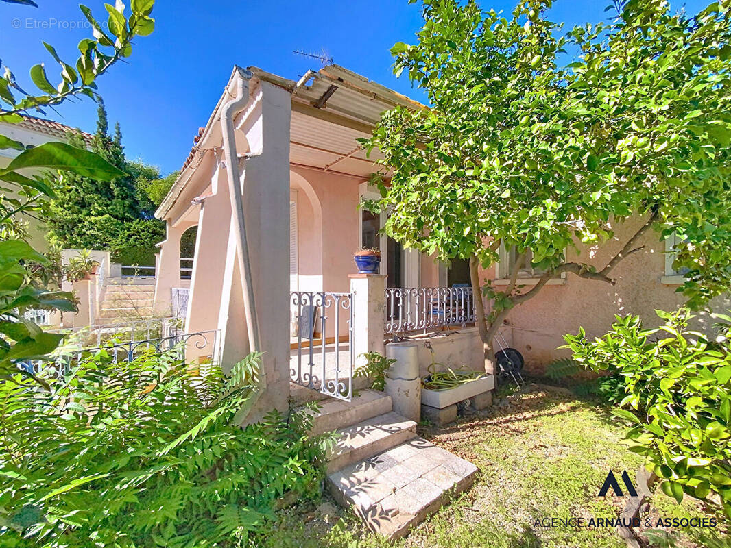 Maison à SAINT-CYR-SUR-MER