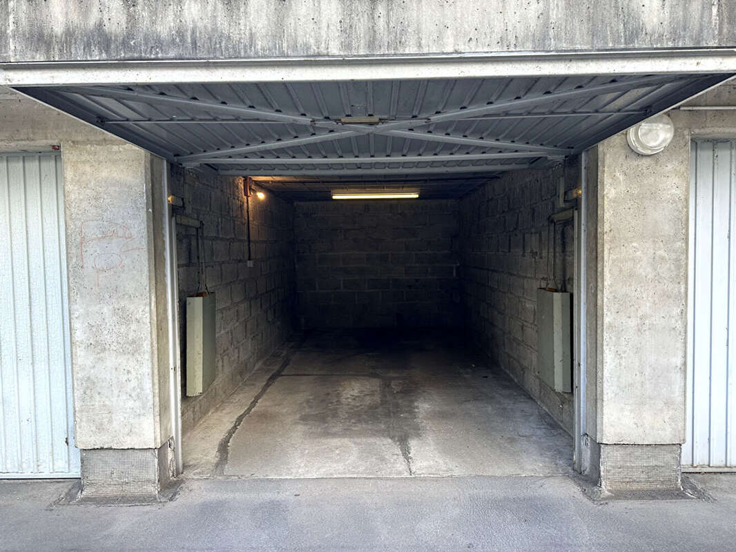 Exclusivite - a vendre - annecy centre - garage ferme 16,36m² - rue eugene verdun - photo 2