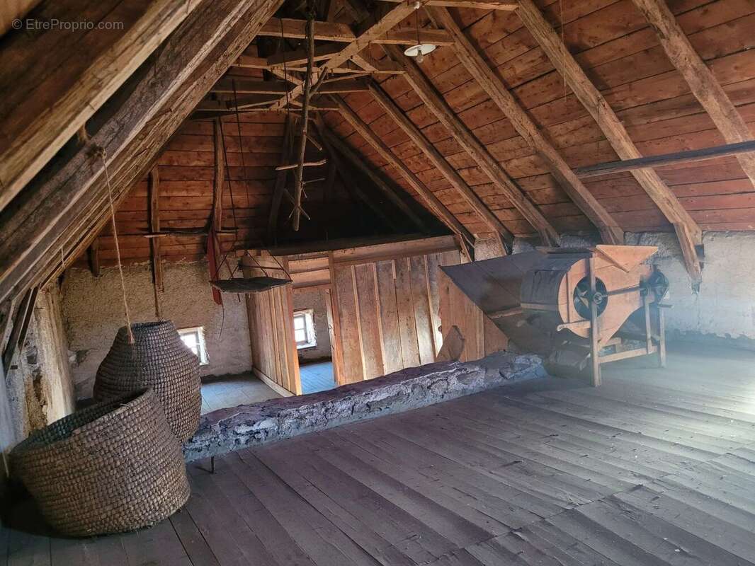 Maison à LA CHAPELLE-MARCOUSSE