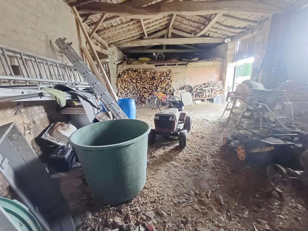 Maison à BAIGNES-SAINTE-RADEGONDE