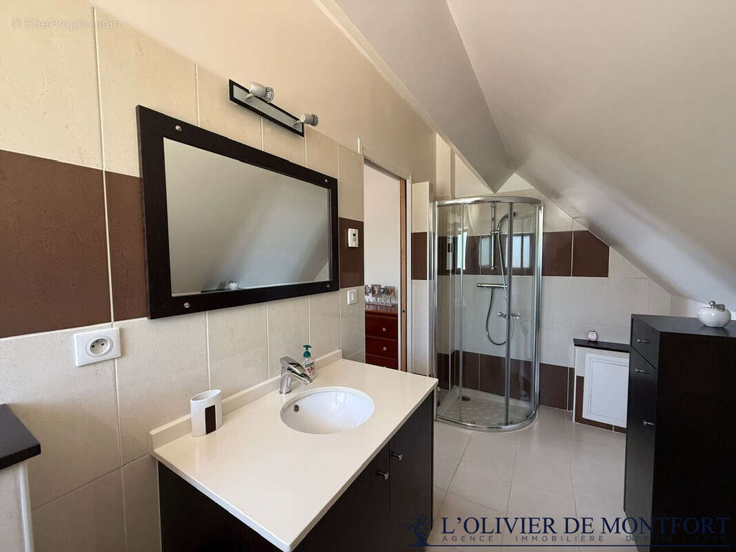 Maison à LES ESSARTS-LE-ROI