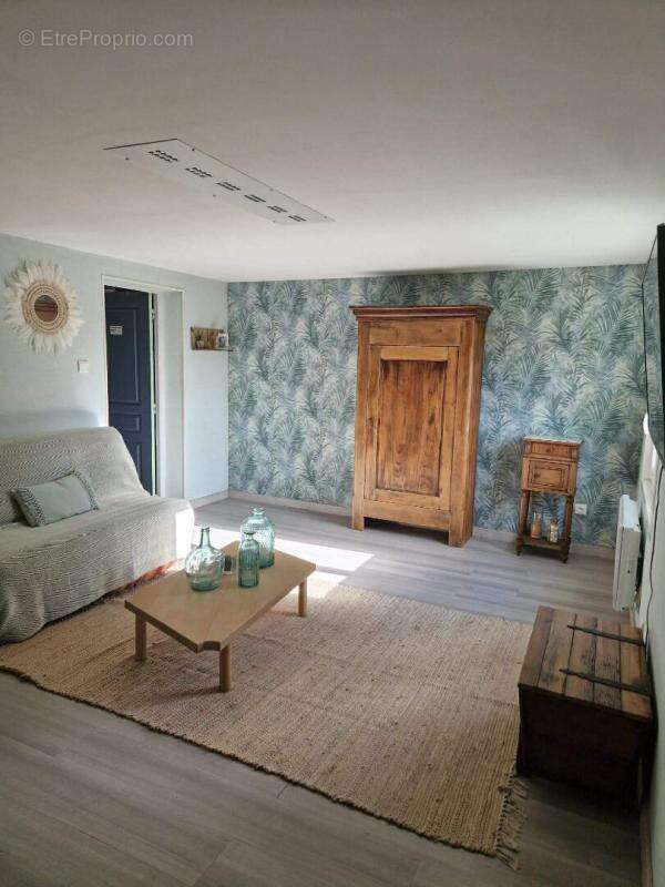 Maison à MENETROL