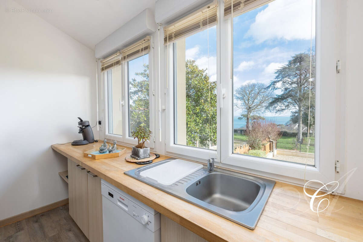 Gîte, étage, vue depuis cuisine-séjour - Maison à CANCALE