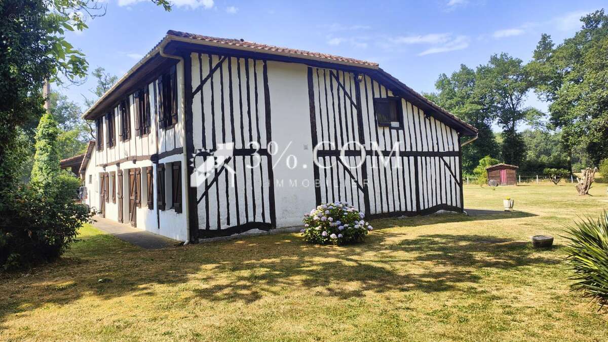 Maison à LUXEY