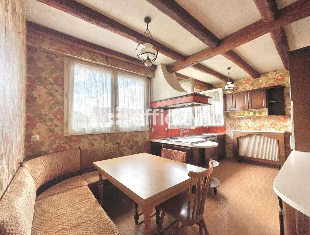 Maison à LES CLAYES-SOUS-BOIS