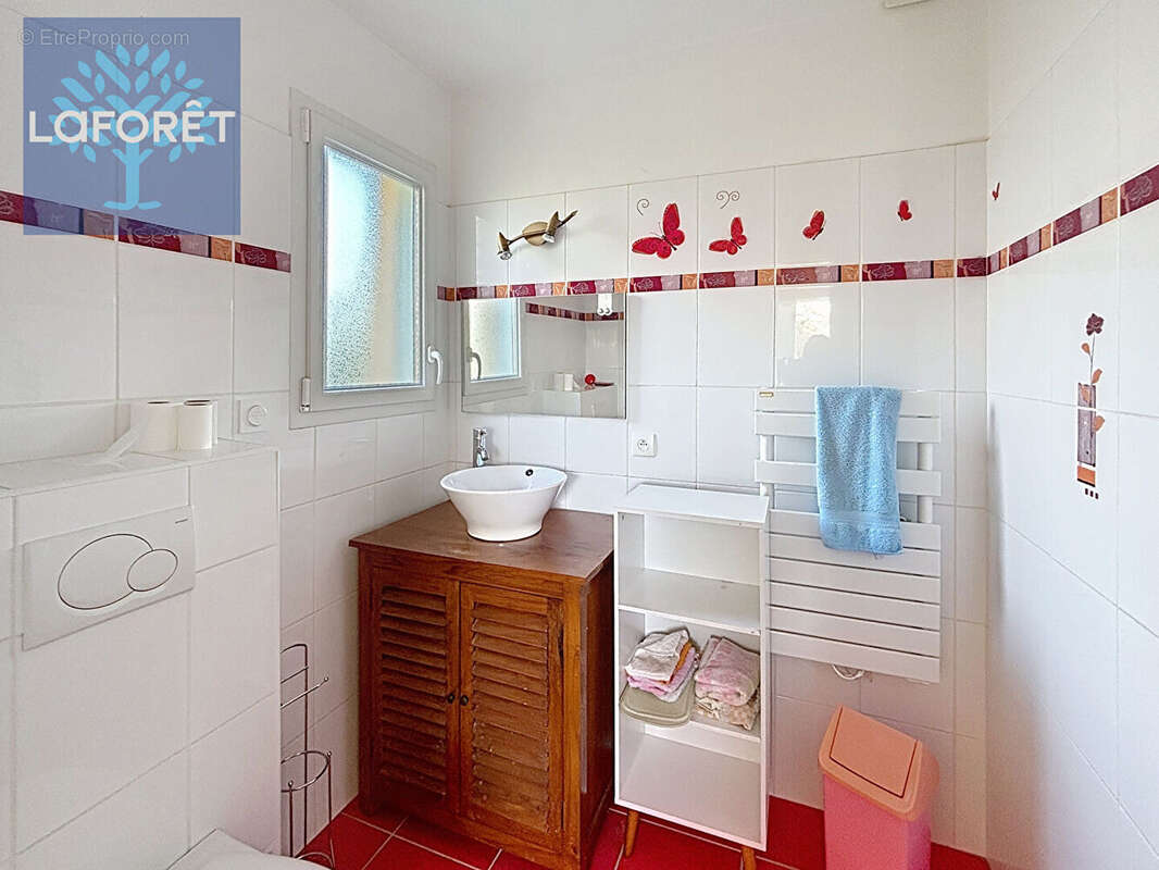 Maison à CHATEAUNEUF-DU-FAOU