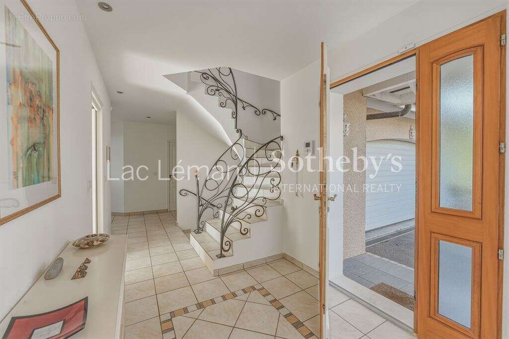 Maison à CHENS-SUR-LEMAN