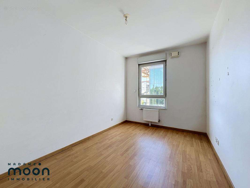 Oullins Centre - T3 61m² - Balcon - Garage - photo 5