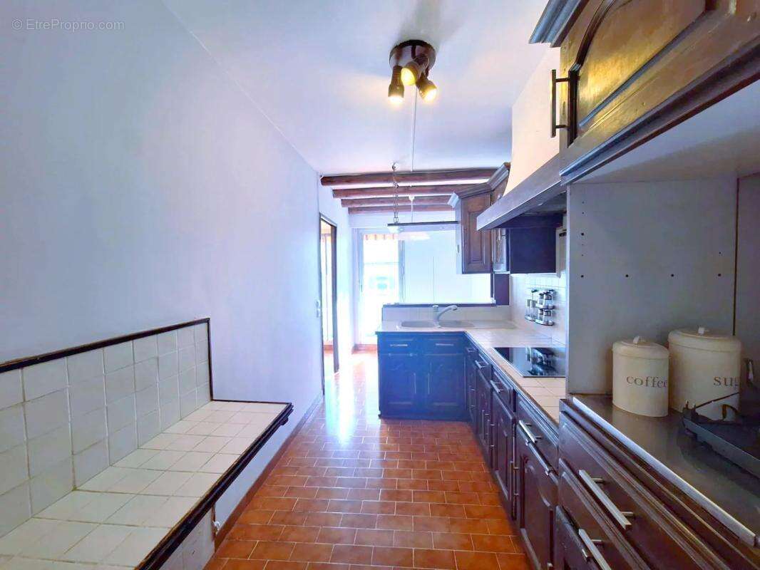 Appartement à MARSEILLE-5E