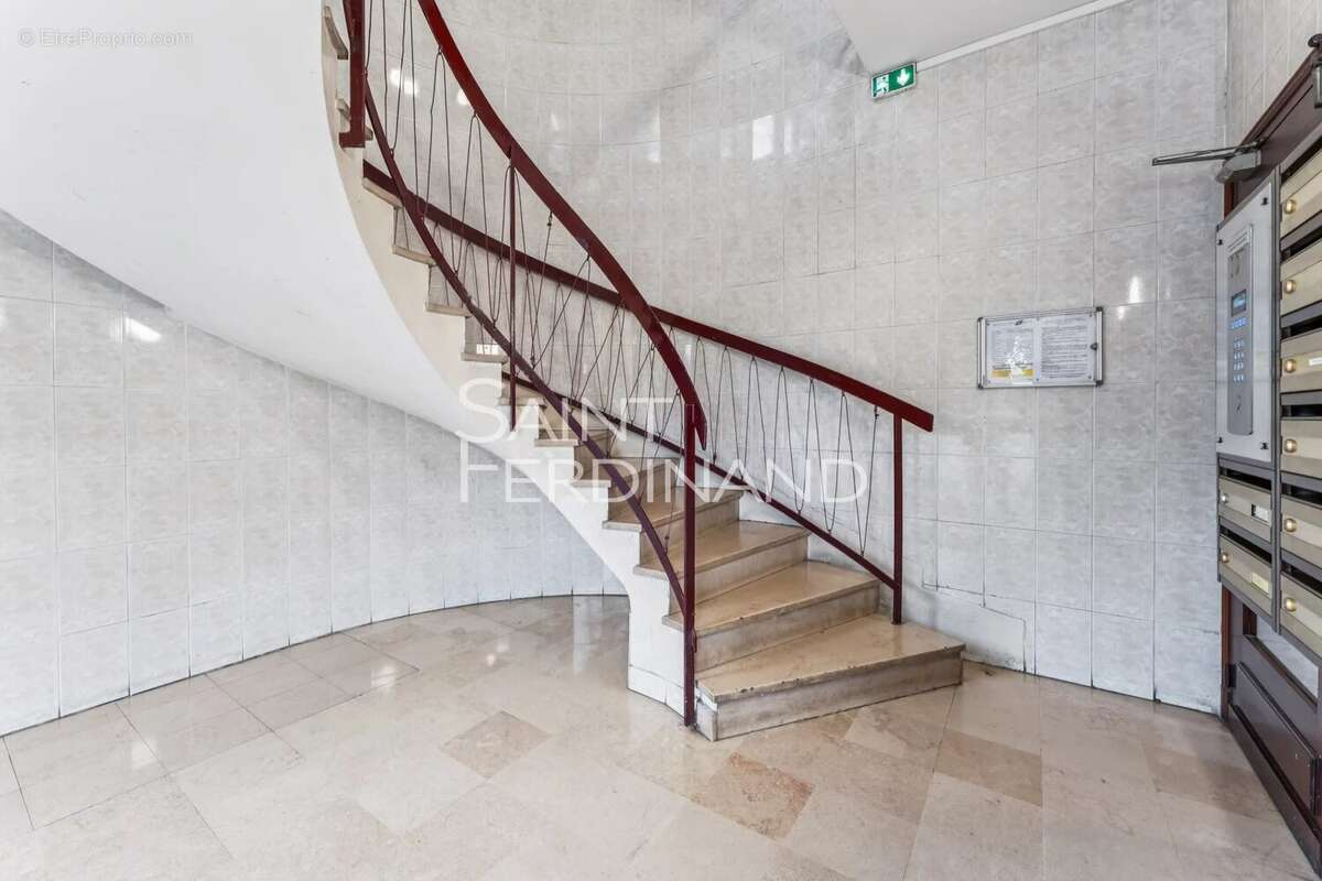 Appartement à PARIS-17E