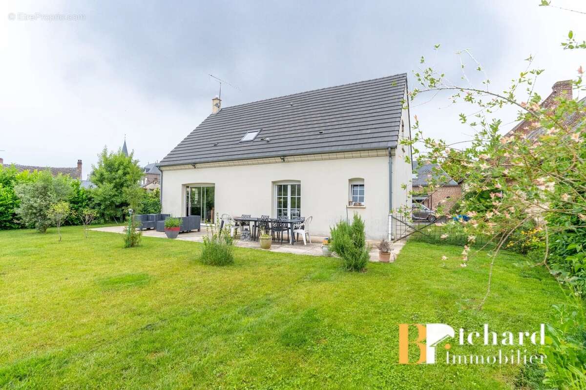Entre Laon et Marle – Pavillon récent avec loft, atelier et jardin clos - photo 10