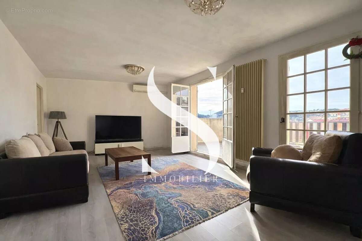 Appartement à VALLAURIS