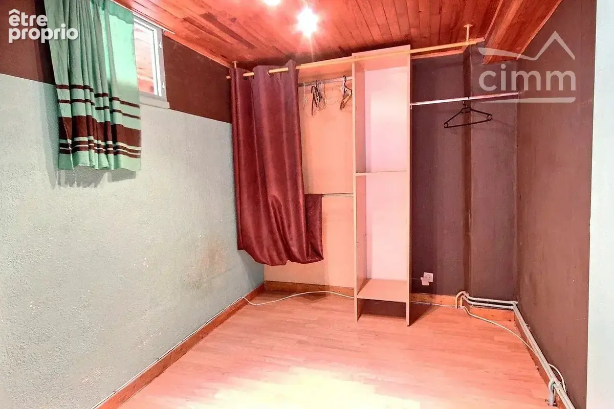 À vendre : Maison de village, cour et double garage - photo 6