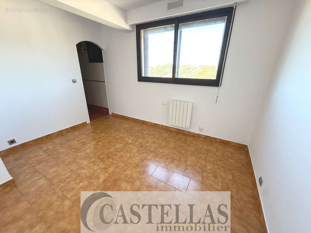 Appartement à ROQUEFORT-LA-BEDOULE