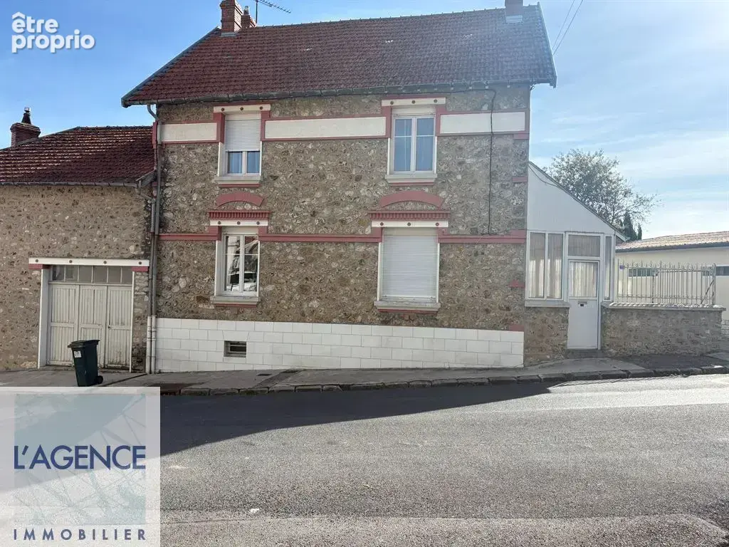 Maison de village avec nombreuses dependances - photo 1
