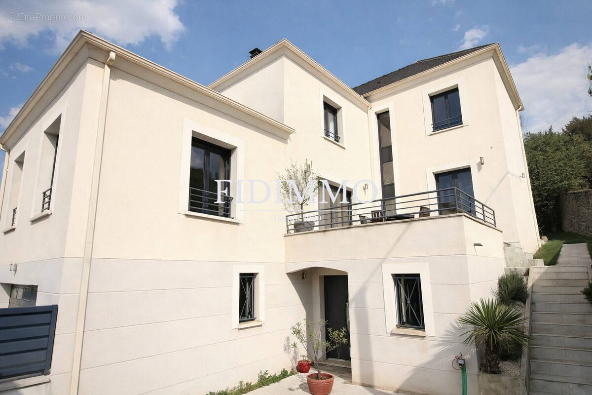 Maison à CHENNEVIERES-SUR-MARNE