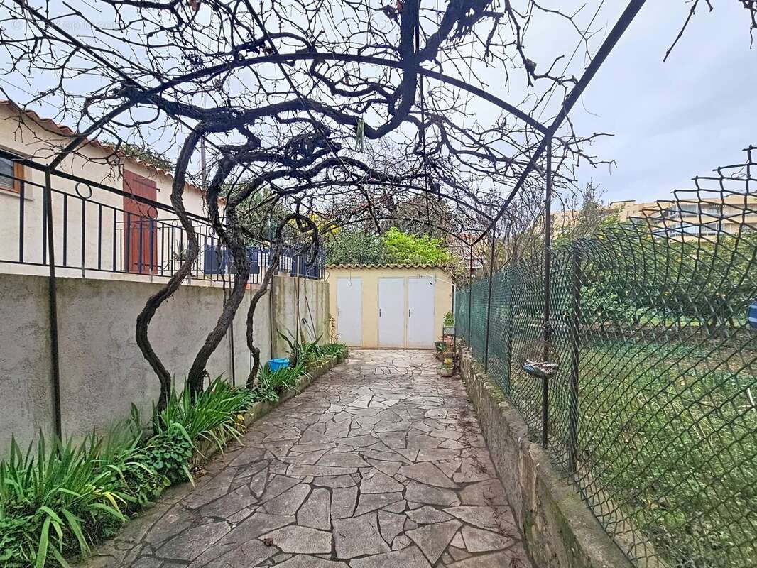 Appartement à SAINT-LAURENT-DU-VAR