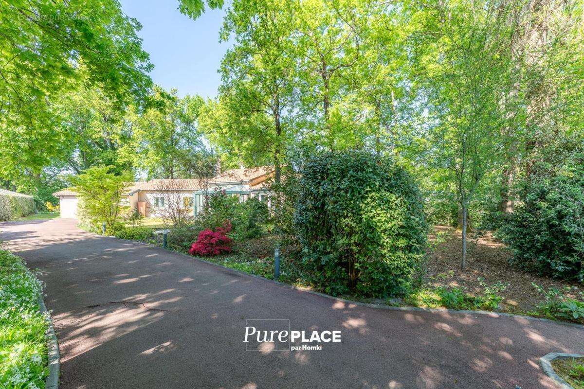 Maison à AMBARES-ET-LAGRAVE