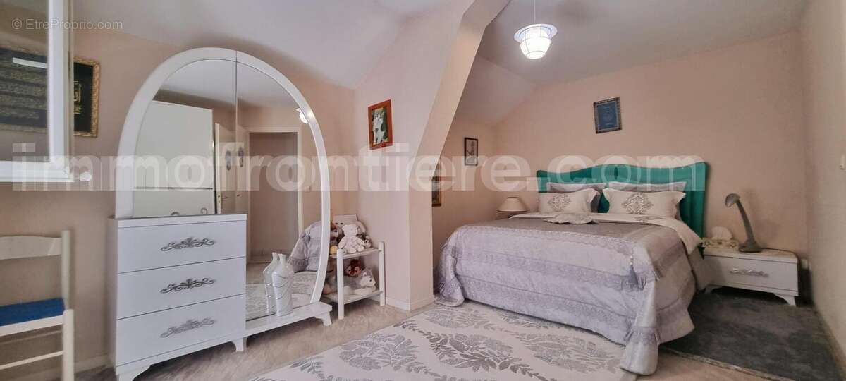 Maison 175 m² à Vetraz-Monthoux  - photo 9
