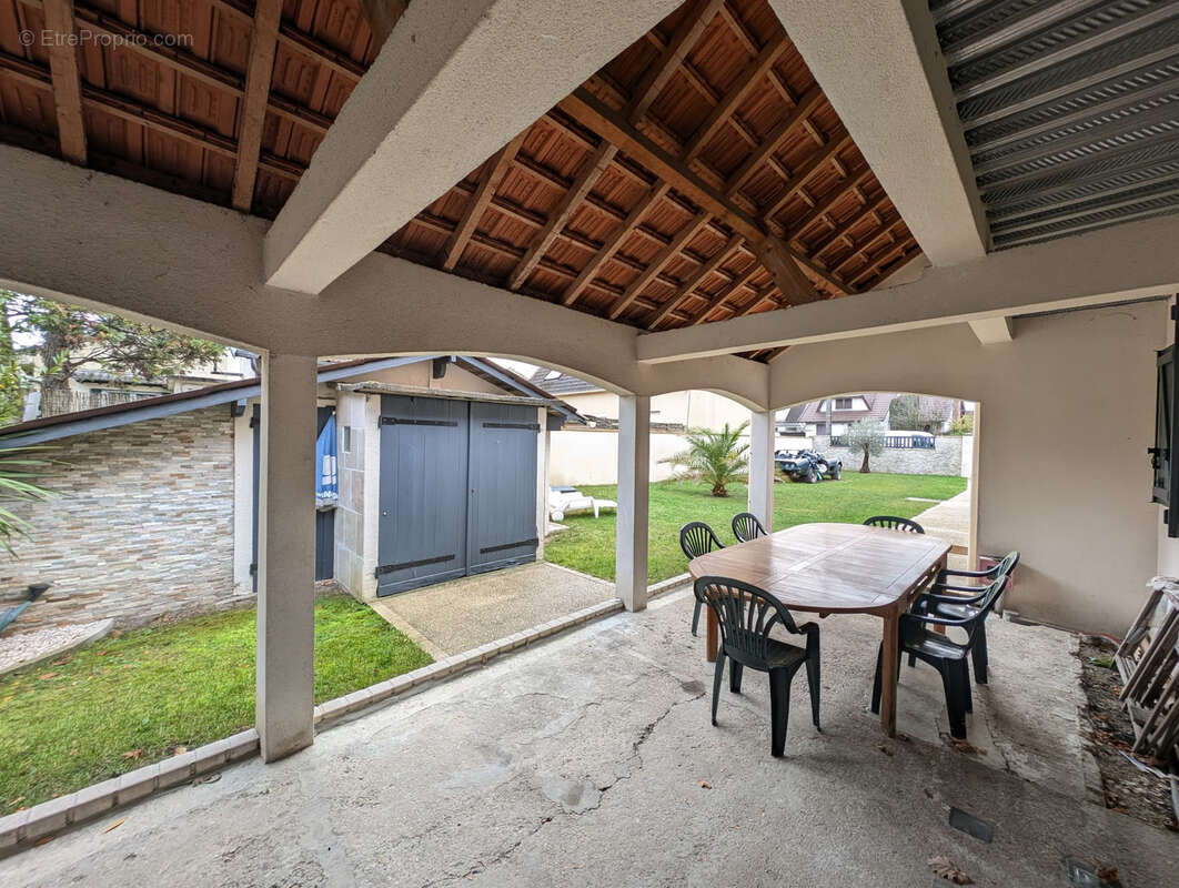 Maison à SAINTE-GENEVIEVE-DES-BOIS