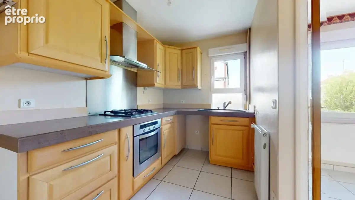 Maison secteur europe avec 3 chambres, jardin et sous-sol - photo 3