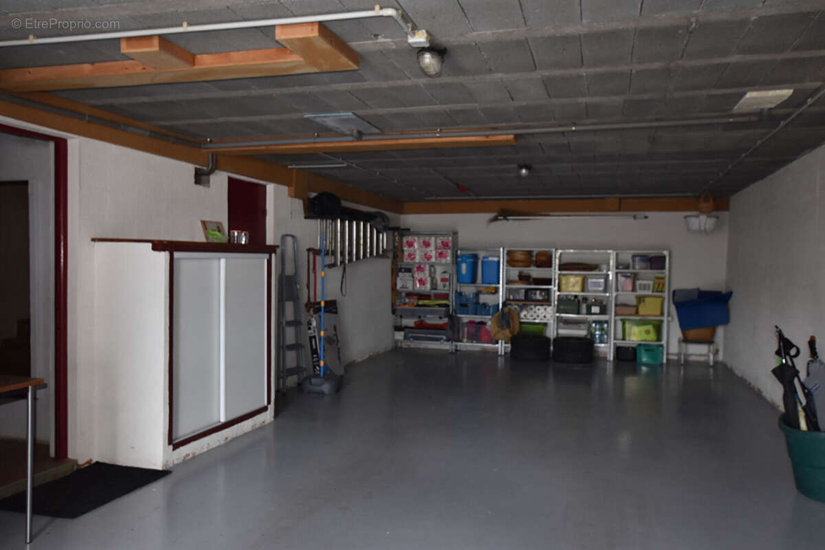 Maison à SAINT-REMY-EN-ROLLAT